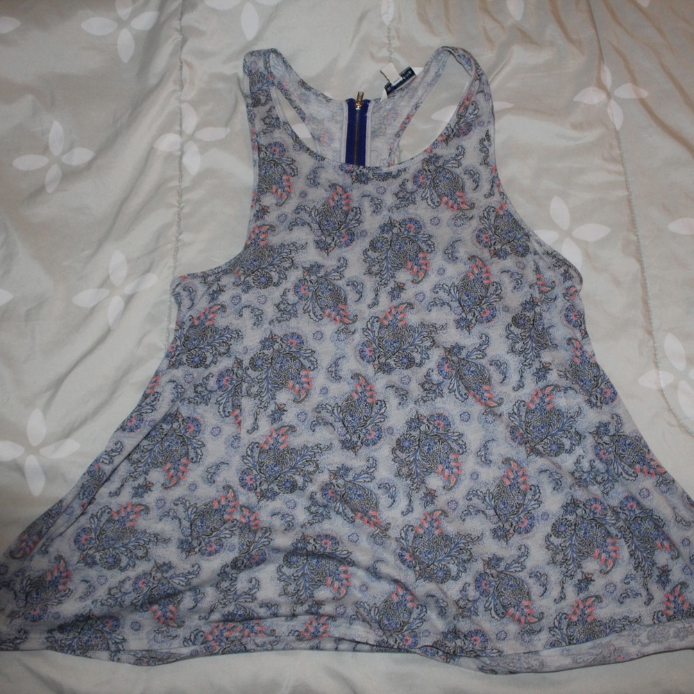 Light, Cute Tanktop! - Picture 3 of 7